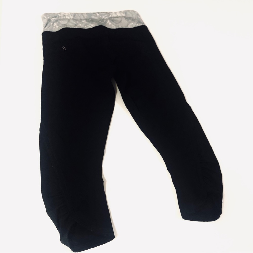 LULULEMON BLACK GRAY TOP SPEED RUCHED CROP CAPRI’S - Picture 11 of 12